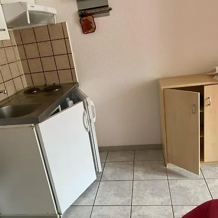 Zimmer - Studio Im Herzen Von Unterseen Apartamento